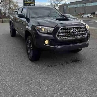 Toyota Tacoma 2017 par téléphone svp 514-779-7559 Image# 1