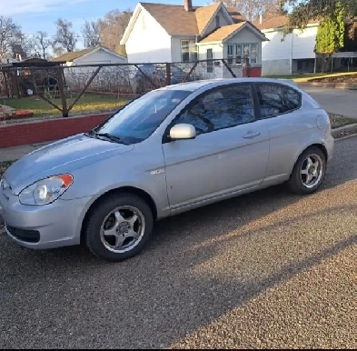 2010 Hyundai Accent Image# 1