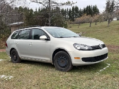 2011 VW Gold Wagon Image# 1