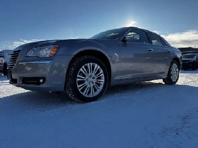 2014 Chrysler 300 300C AWD - 147K - 5.7L HEMI - PANORAMIC SUNROO Image# 1