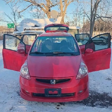 2008 HONDA FIT LOOKS GREAT NO RUST RUNS FLAWLESS LOW KMS