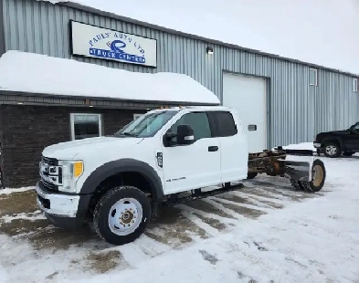 2017 Ford F550 Ext Cab Dually 4X4 XLT 67L  Clean Title