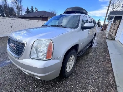 2011 YUKON 8 passenger