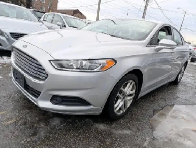 2014 Ford Fusion 4dr Sdn SE  Backup cam  Navigation  Clean