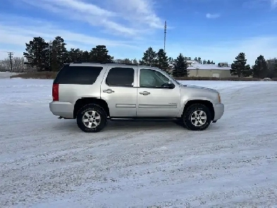 2010 GMC Yukon 4WD 9 Seater Excellent Condition