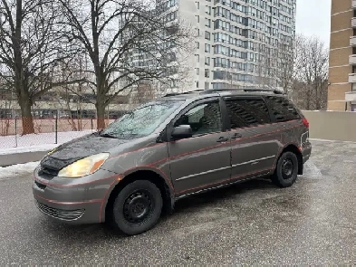 2004 Toyota sienna Image# 1
