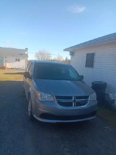 2014 dodge caravan Image# 1