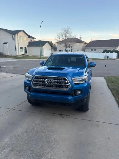 2016 TOYOTA TACOMA 176,700km Image# 1