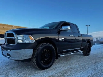 2017 Ram 1500 4WD HEMI - CLEAN CAR FAX - RUNS AMAZING Image# 1