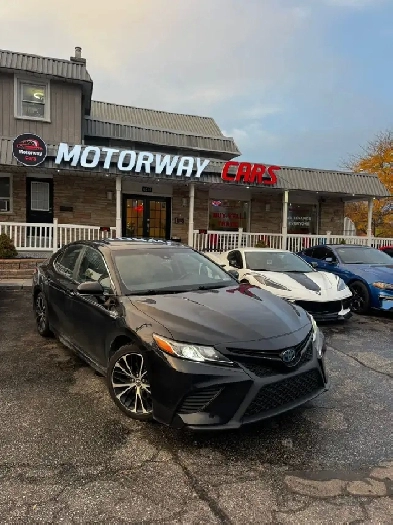 2019 Toyota Camry Hybrid SE | LEATHER | SUNROOF | HEATED SEATS | Image# 1