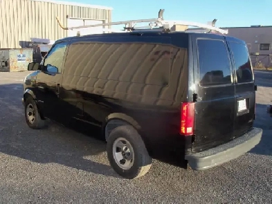 2001 GMC Safari Cargo Van 4.3 V-6 Auto 240Km Image# 1