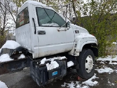 2000 GMC C7500 Automatic Diesel Hydraulic Brakes As Is Image# 1