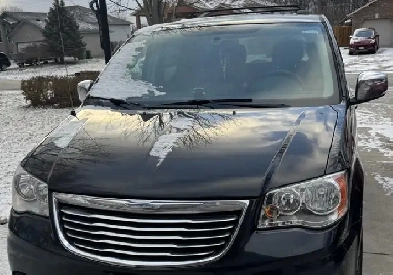 Town & Country 2015 Image# 1