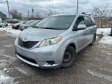 2011 TOYOTA SIENNA Image# 1