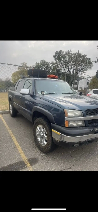 2005 Chevy Avalanche Image# 1