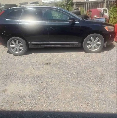 2016 Volvo XC60 Mint Condition(needs engine) Image# 1