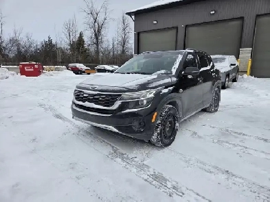 2021 Kia Seltos - LOW MILEAGE, NO ACCIDENTS, AWD Image# 1