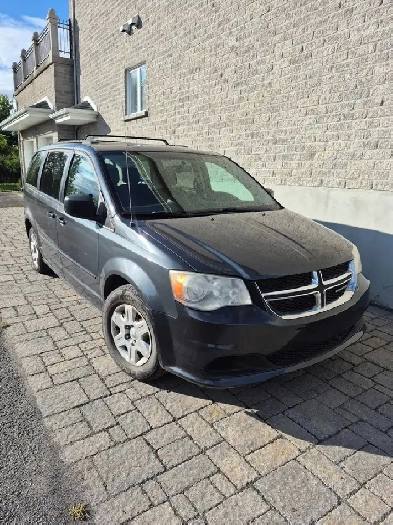 Dodge grand Caravan 2012 en bonne condition Image# 1