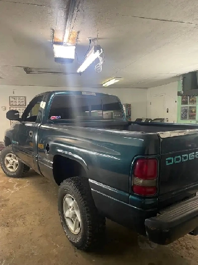 1998 Dodge Ram 1500 4x4 289,000Km$5000 Image# 1