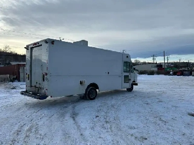 2002 Ford E450 Cube Step Van – 291,812 Kms Image# 1