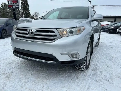 2013 Toyota Highlander LE AWD $12999 Image# 1
