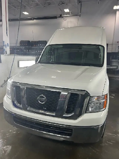 Nissan NV2500 toit haut Image# 1