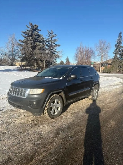 2011 Jeep Grand Cherokee Limited Fully Loaded Image# 1
