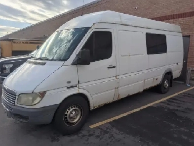 2003 Dodge Sprinter 2500 extended cab high roof. Image# 1