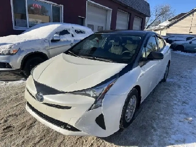 2018 Toyota Prius Base New safety clean title Image# 1