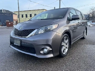 2011 Toyota Sienna SE Image# 1