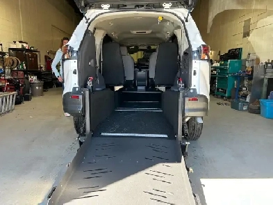2025 Toyota Sienna LE with Vantage Rear Entry Wheelchair Convers Image# 1