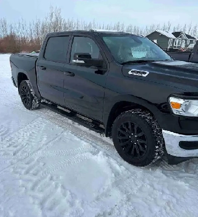 2022 Ram 1500 crew sxt 4x4 only 36700km Image# 1