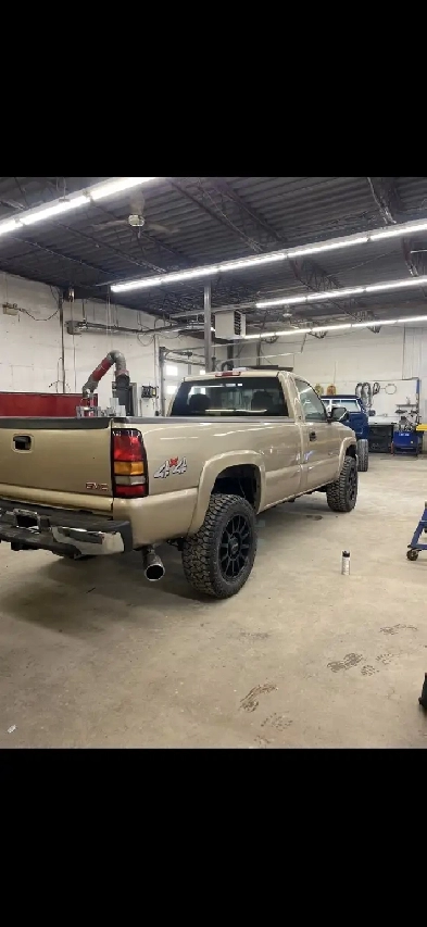 2004 gmc duramax Image# 1