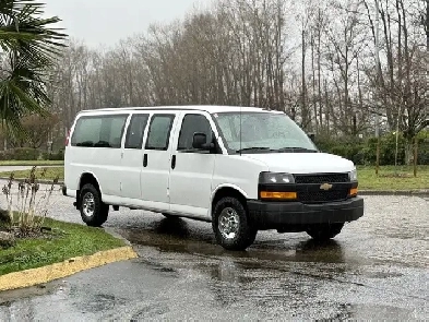 2021 Chevrolet Express 3500 11 Passenger Van