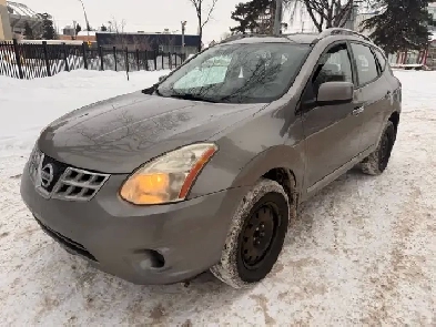 2011 Nissan rogue  AWD
