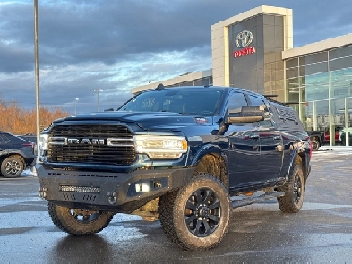 2022 Ram 3500 Laramie DIESEL CREW CAB 4X4 / RUNNING BOARDS / HEA Image# 1