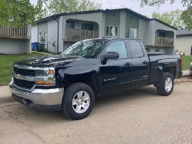 2019 Silverado, 4x4,  low milage. Image# 1