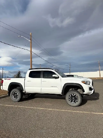 2017 Toyota Tacoma Image# 1