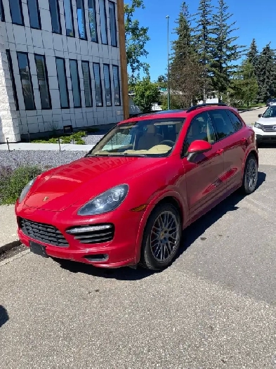 PORSCHE CAYENNE GTS LOW KMS