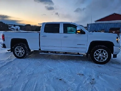 2017 GMC SIERRA 1500 4X4 SPOTLESS!!! GARAGE KEPT NON SMOKER Image# 1