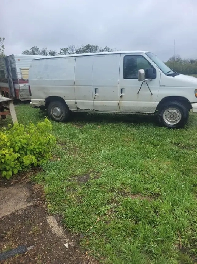 2006 Ford E-350 Image# 1