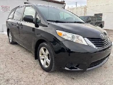 2011 Toyota Sienna LE Image# 1