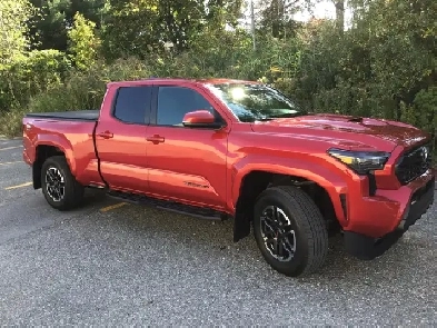 Toyota Tacoma premium 2024 , 7000 kms  56500 $ nouveau prix Image# 1