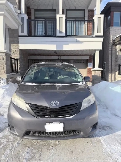 Toyota sienna 2011 CE V6 Image# 1