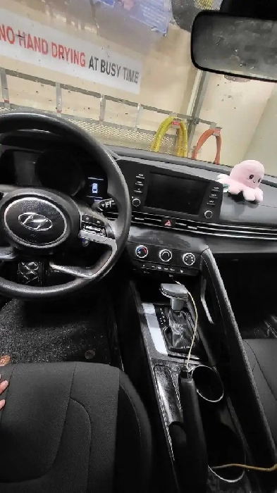 car hyundai elantra 2022 Image# 1