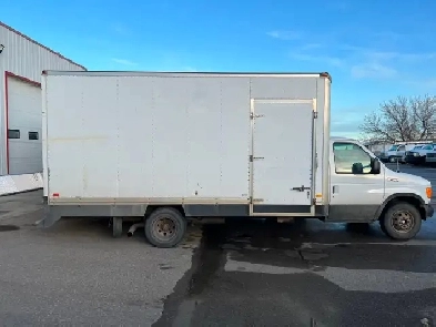 2003 Ford E450 Super Duty 1 Ton cube Van 7.3L Image# 1