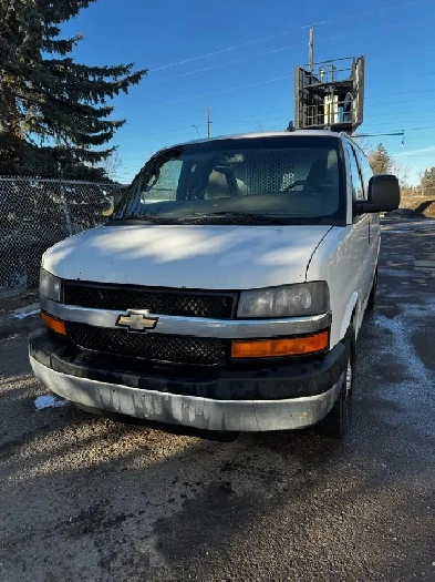 2019 Chevrolet express 2500 work van Image# 1