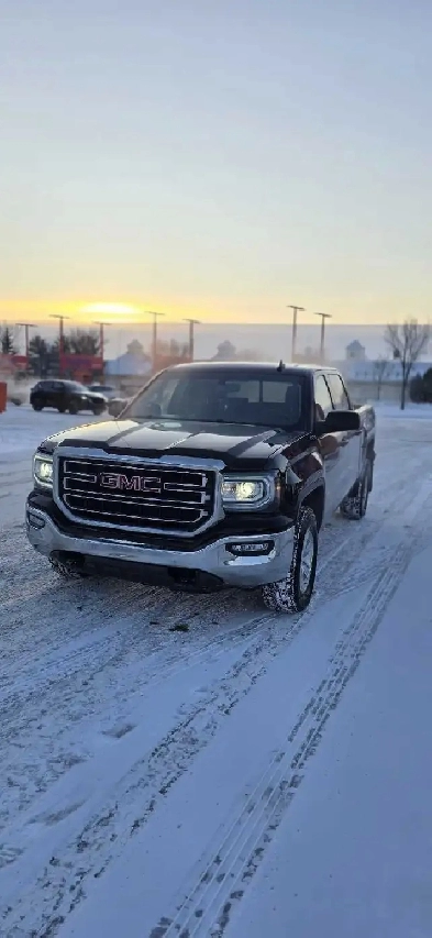 2017 gmc sierra crew cap , MINT CONDITION Image# 1