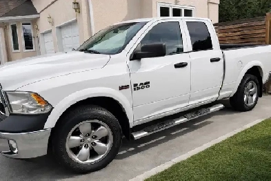 2015 Dodge Ram 1500 SXT 5.7L HEMI Quad Cab 4x4 w/Towz Image# 1