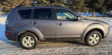 2010 Mitsubishi Outlander  XLS AWD V6  AUTO